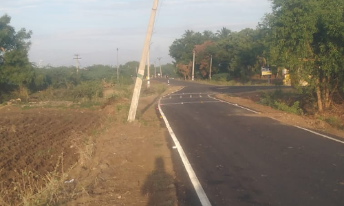 சாய்ந்த மின்கம்பம்