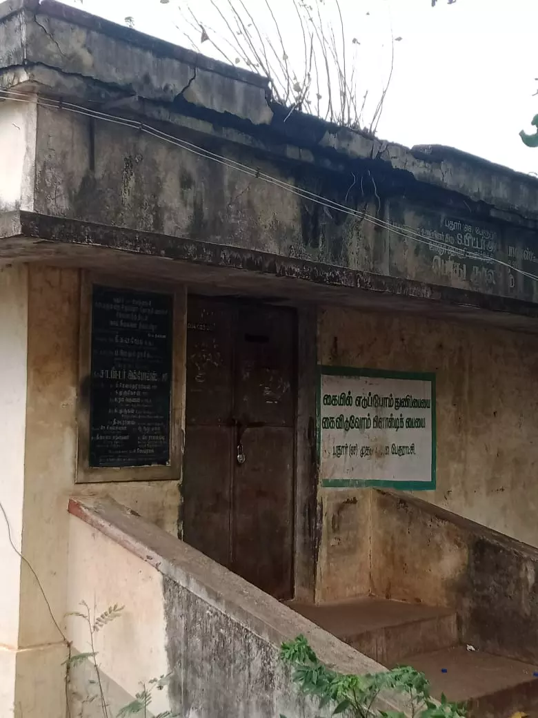 சேதமடைந்த நூலக கட்டிடம்