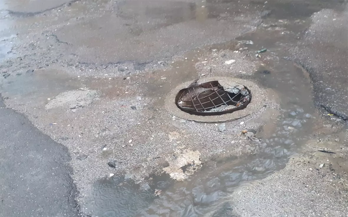 திறந்து கிடக்கும் பாதாள சாக்கடை