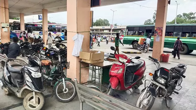 பயணிகளுக்கு இடையூறு பயணிகளுக்கு இடையூறு