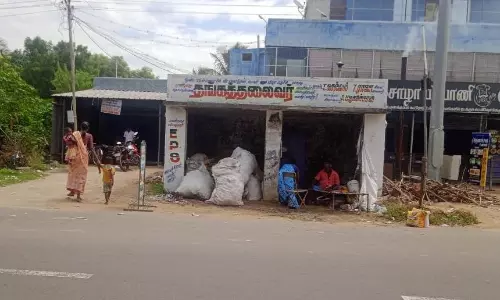 நிழற்குடை ஆக்கிரமிப்பு