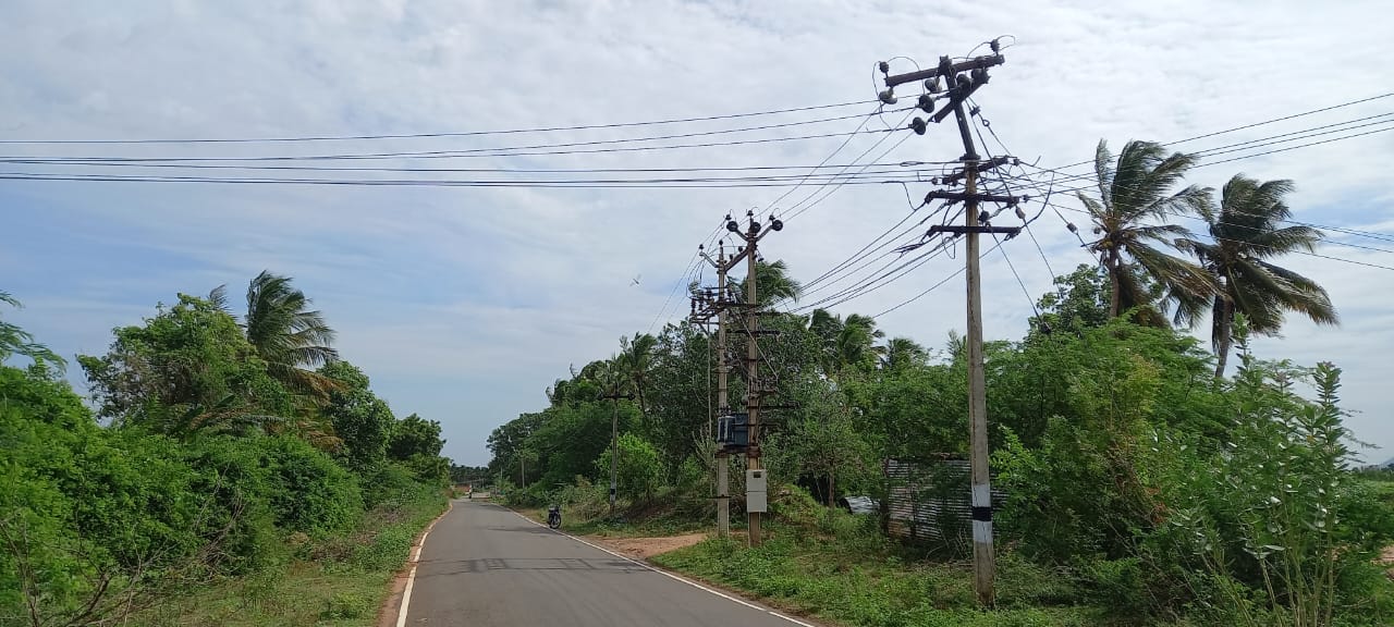 ஆபத்தான மின்கம்பம் ஆபத்தான மின்கம்பம்