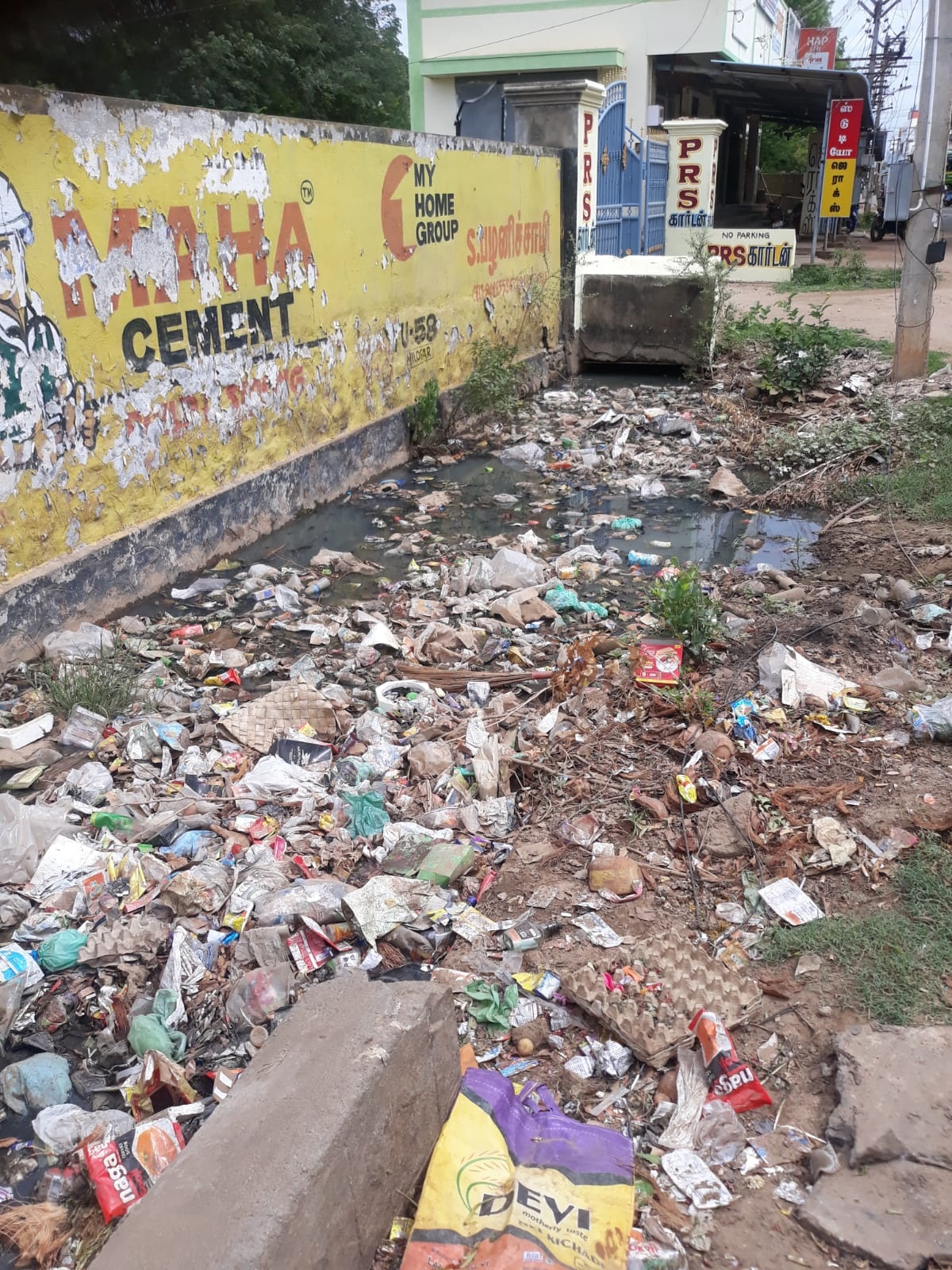 வாறுகால் தூர்வார வேண்டும்