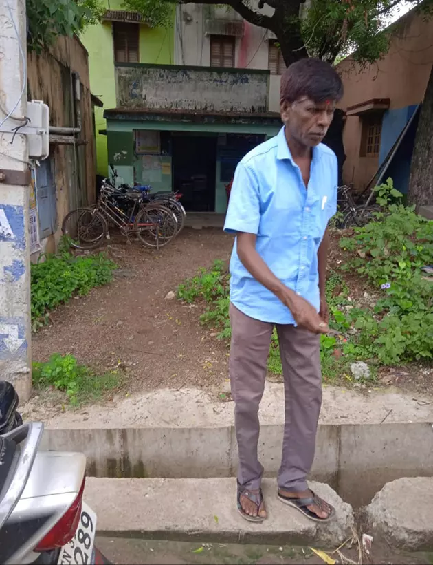 கால்வாய்க்கு மூடி போட வேண்டும் கால்வாய்க்கு மூடி போட வேண்டும்