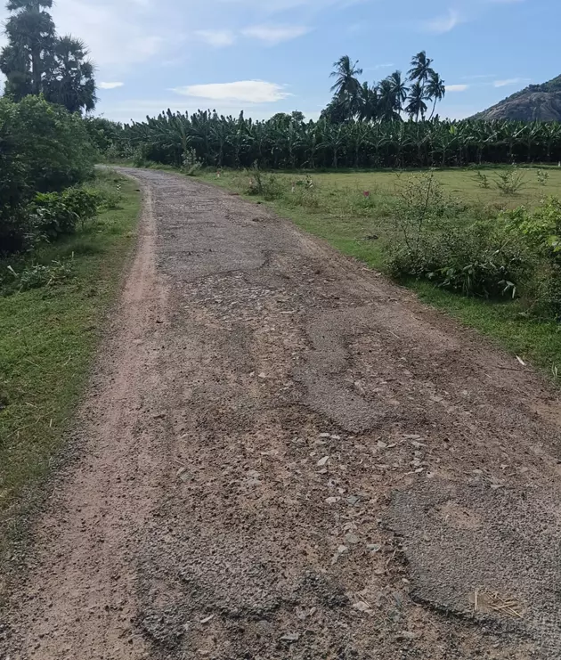 ஜல்லிக்கற்கள் பெயர்ந்த சாலை