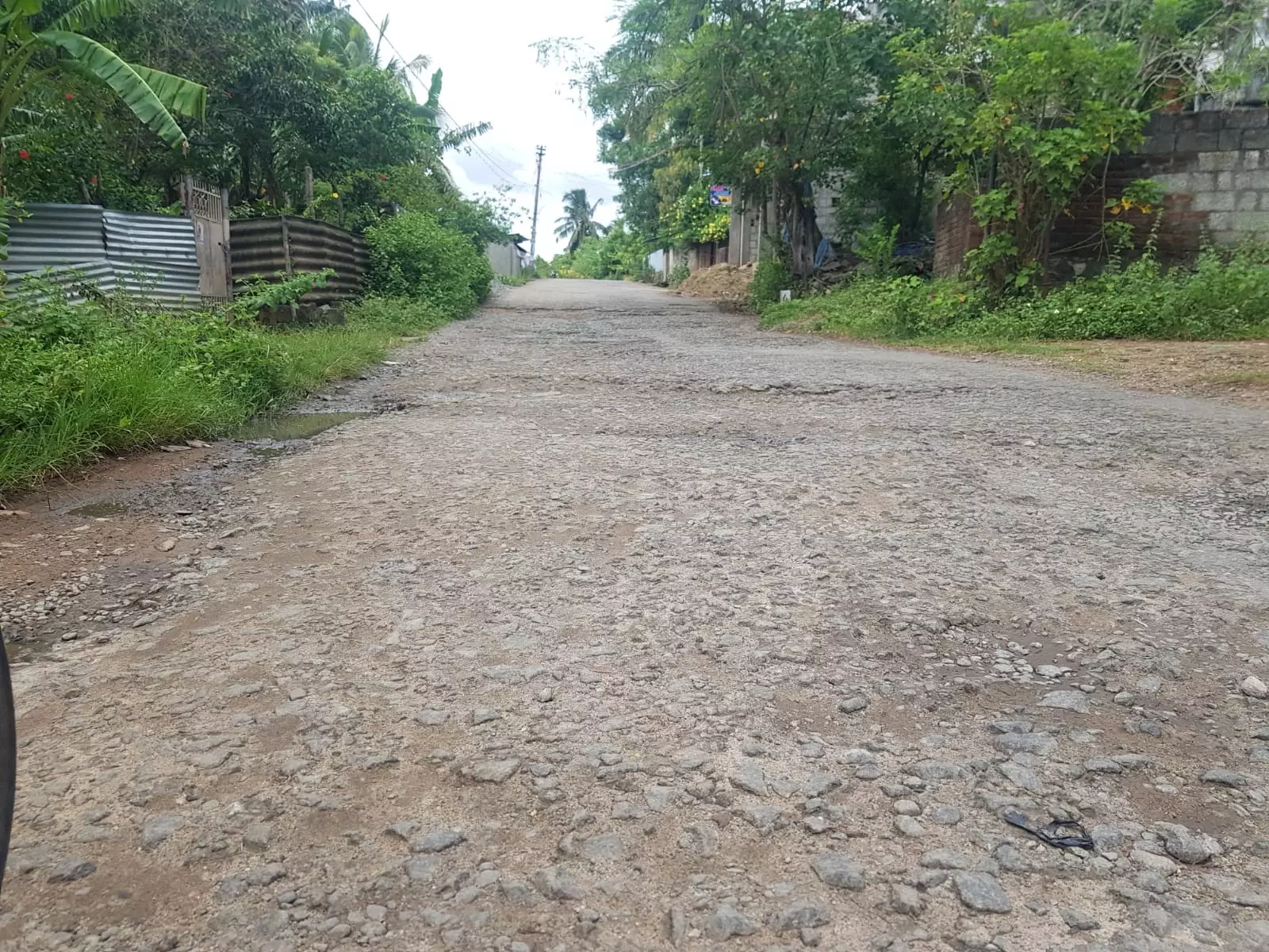 சேதமடைந்த சாலை