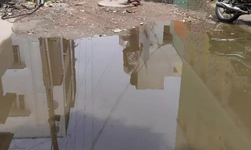 தெருக்களில் வழிந்து ஓடும் கழிவுநீர்