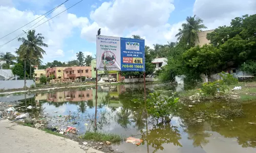 தேங்கி நிற்கும் மழைநீர்