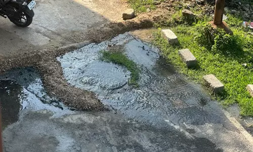 கழிவுநீரால் துர்நாற்றம்