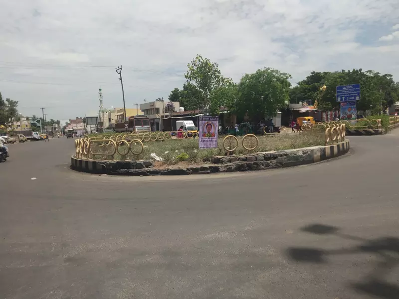 ரவுண்டானா புதுப்பிக்கப்படுமா? ரவுண்டானா புதுப்பிக்கப்படுமா?