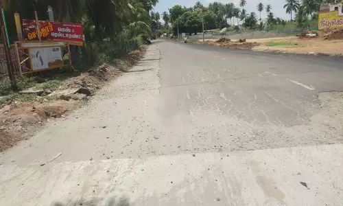 கிடப்பில் போடப்பட்ட சாலை பணி கிடப்பில் போடப்பட்ட சாலை பணி