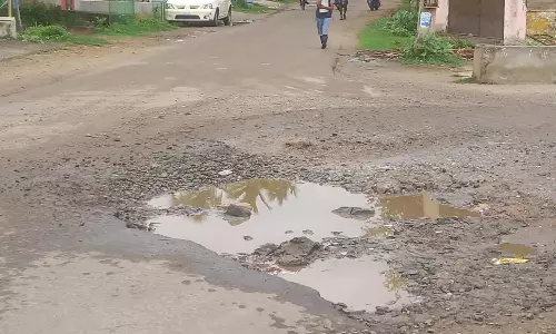 சாலையை சீரமைக்க வேண்டும்