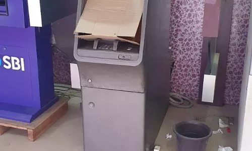 செயல்படாத ஏ.டி.எம்.எந்திரம் செயல்படாத ஏ.டி.எம்.எந்திரம்