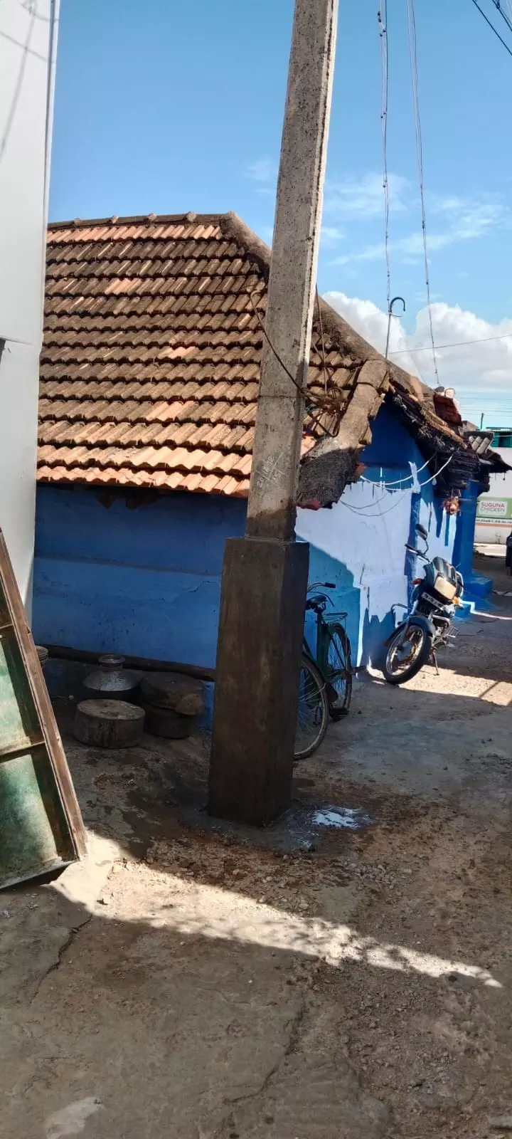 புகார் பெட்டி செய்தி எதிரொலி; சேதமடைந்த மின்கம்பம் சீரமைப்பு