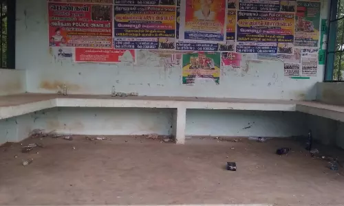 சமூக விரோதிகளின் கூடாரமான நிழற்குடை சமூக விரோதிகளின் கூடாரமான நிழற்குடை