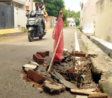 ஆபத்தான பள்ளம் ஆபத்தான பள்ளம்