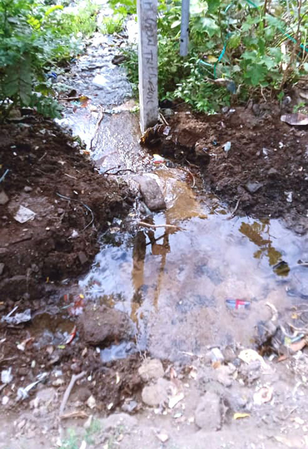 குழாய் உடைப்பால் வீணாகும் குடிநீர் குழாய் உடைப்பால் வீணாகும் குடிநீர்