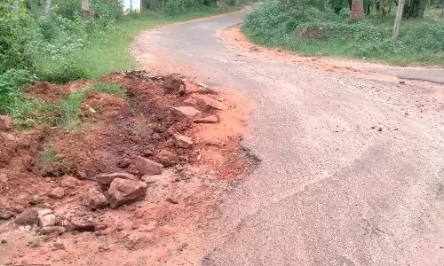 சாலை சீரமைக்கப்படுமா? சாலை சீரமைக்கப்படுமா?