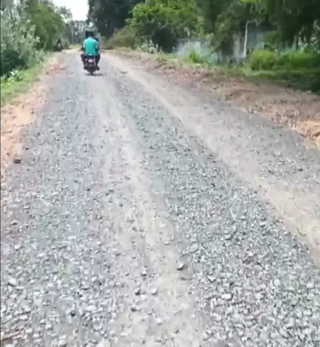 கிடப்பில் போடப்பட்ட சாலை பணி