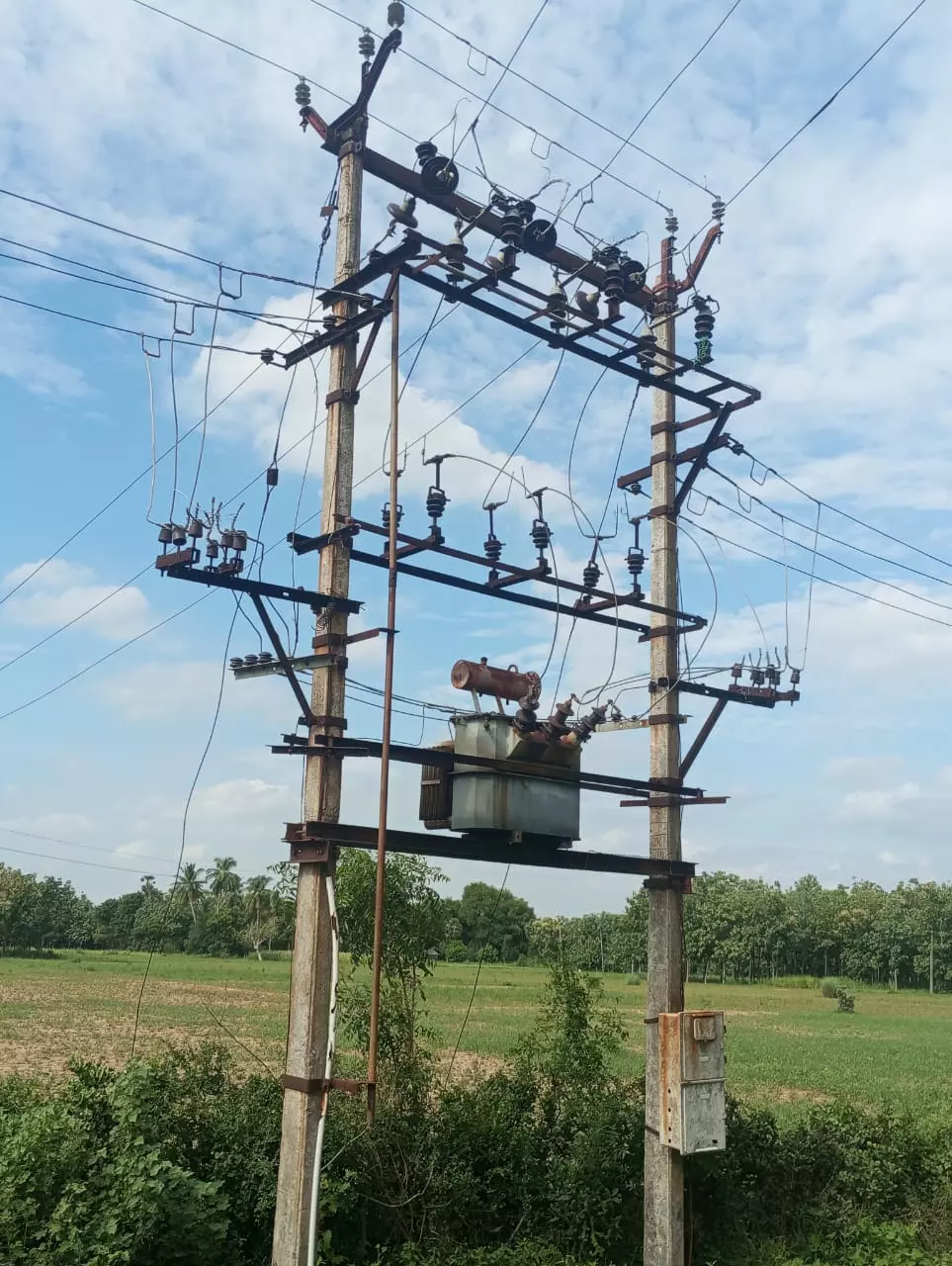 பழுதடைந்த மின்மாற்றி