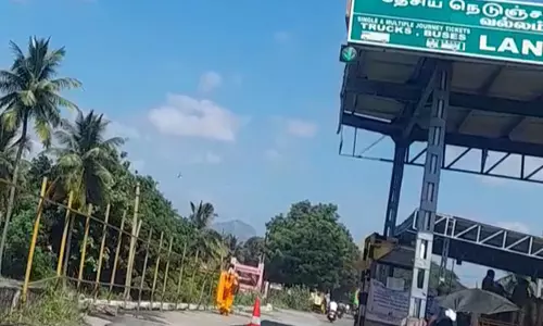 சாலையை சீரமைப்பார்களா? சாலையை சீரமைப்பார்களா?