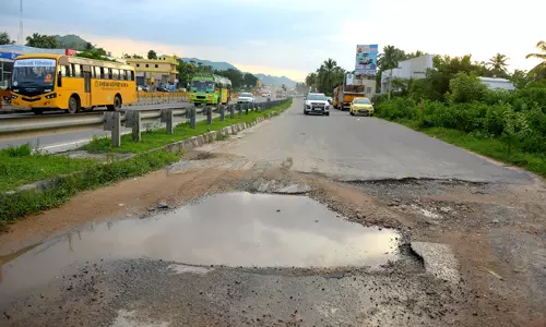 அணுகுச்சாலை சீரமைக்கப்படுமா? அணுகுச்சாலை சீரமைக்கப்படுமா?