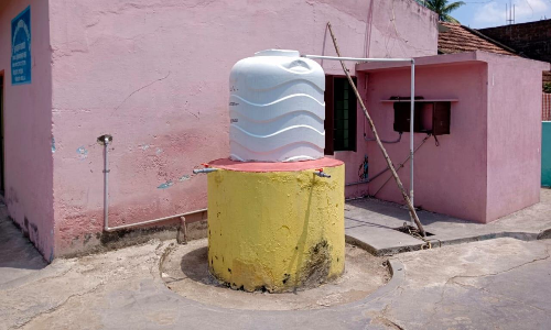 காட்சிப்பொருளான குடிநீர் தொட்டி காட்சிப்பொருளான குடிநீர் தொட்டி