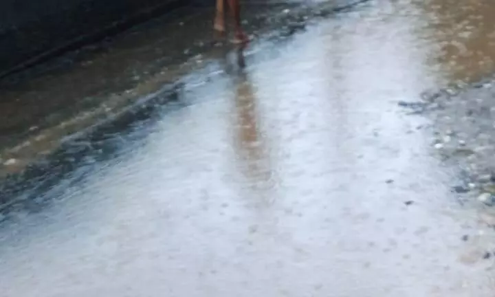 தேங்கி நிற்கும் மழைநீர்