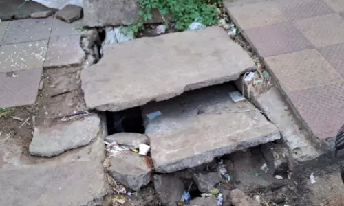 நடைபாதை சீரமைக்கப்படுமா? நடைபாதை சீரமைக்கப்படுமா?