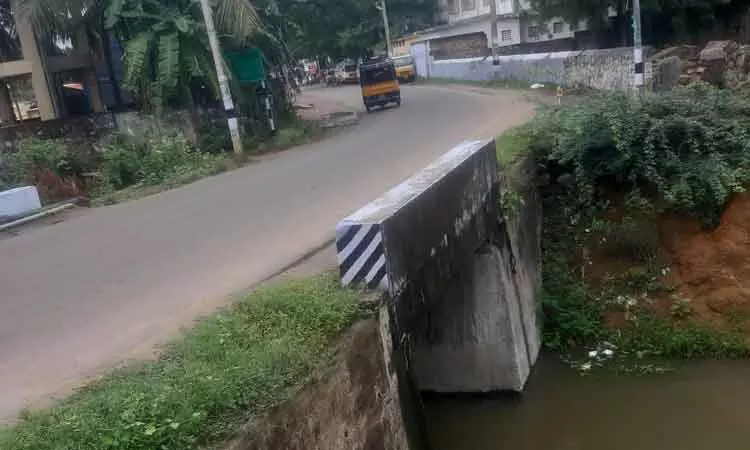 தடுப்புகள் அமைக்கப்பார்களா?