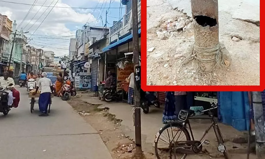 மின்கம்பத்தால் விபத்து அபாயம் மின்கம்பத்தால் விபத்து அபாயம்