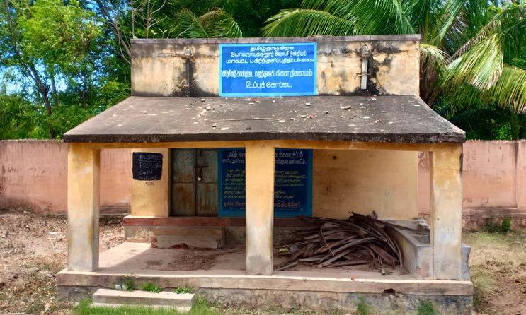 சேதமடைந்த மருத்துவமனை மேற்கூரை