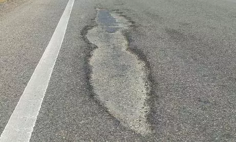 சாலையில் அபாயக்குழி