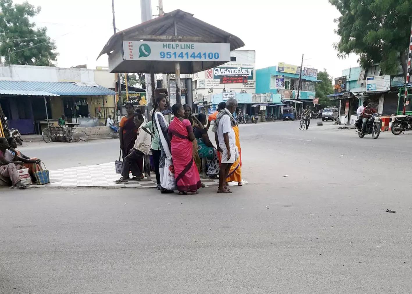 ரவுண்டானா அமைக்க வேண்டும் ரவுண்டானா அமைக்க வேண்டும்