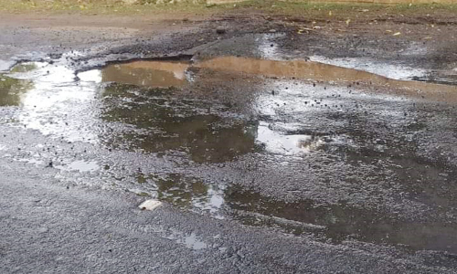 குழாய் உடைப்பால் வீணாகும் குடிநீர் குழாய் உடைப்பால் வீணாகும் குடிநீர்