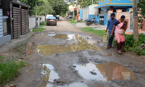 தேங்கி நிற்கும் மழைநீர் தேங்கி நிற்கும் மழைநீர்