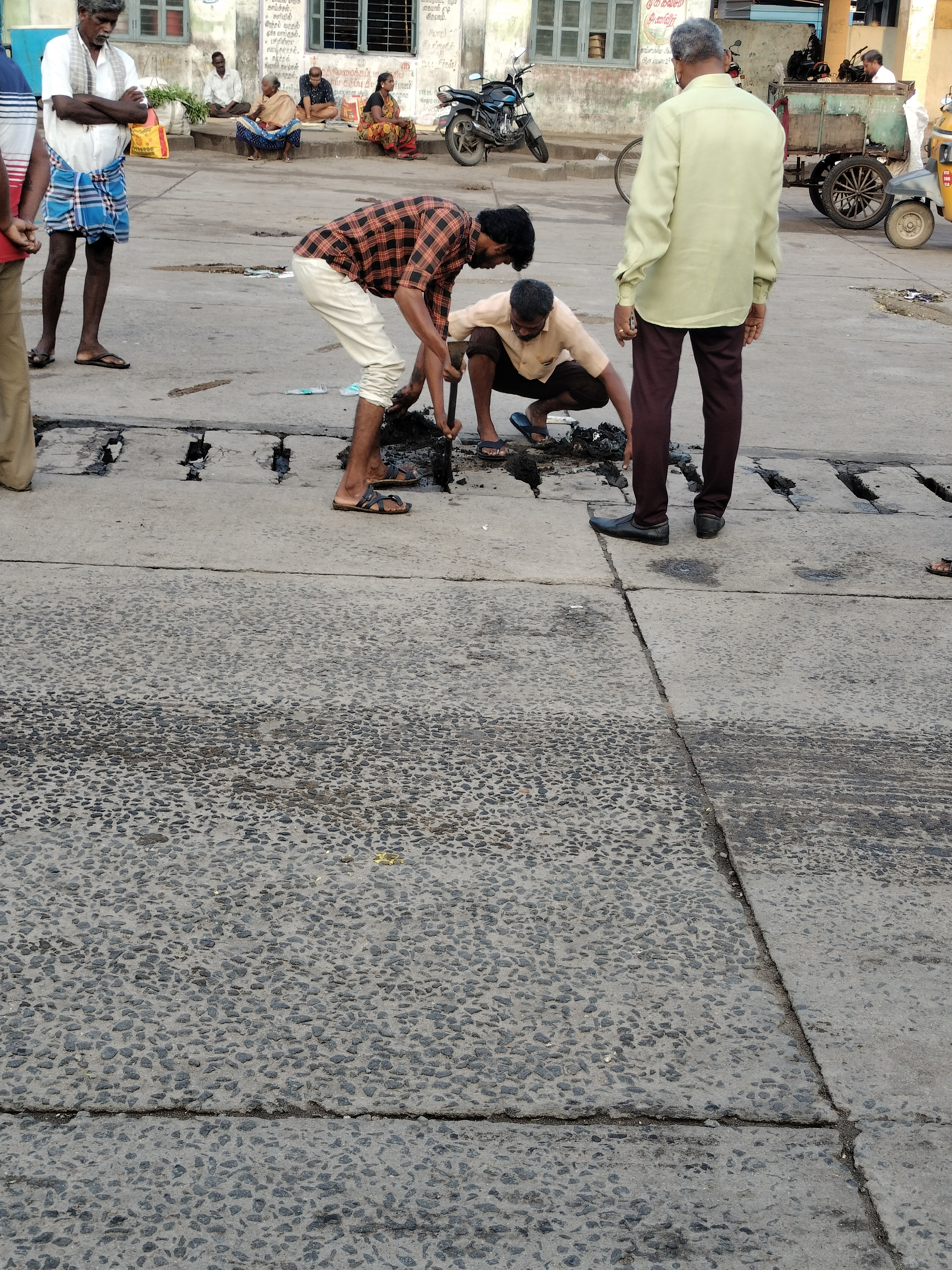 பாதுகாப்பு கவச உறை அணிவார்களா? பாதுகாப்பு கவச உறை அணிவார்களா?