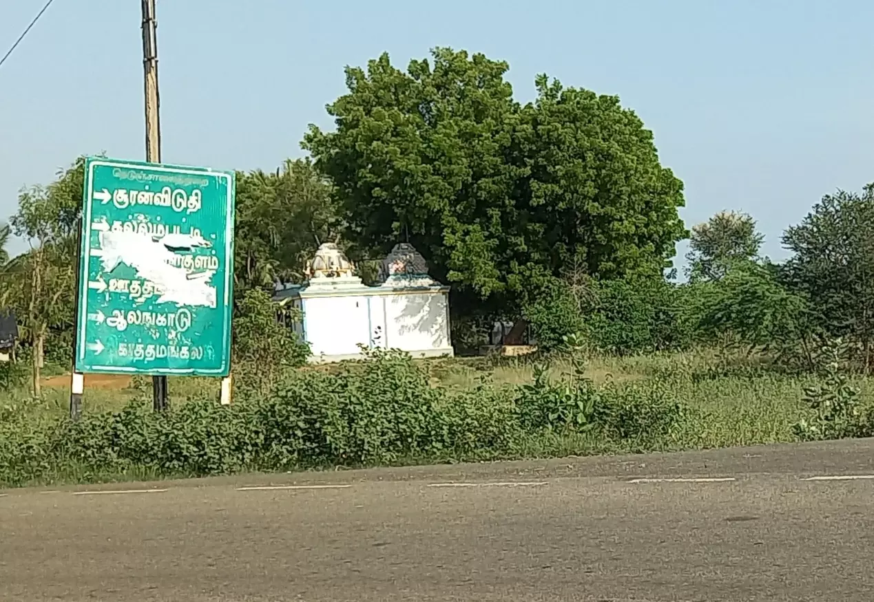 வாகன ஓட்டிகள் அவதி வாகன ஓட்டிகள் அவதி