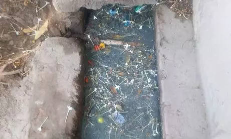 நிரம்பி வழியும் கழிவுநீர் கால்வாய்