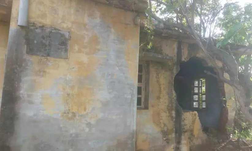 அரசு அலுவலக கட்டிடங்கள் சேதம்