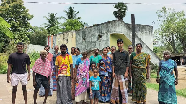 சாலை வசதி செய்து தர வேண்டும் சாலை வசதி செய்து தர வேண்டும்