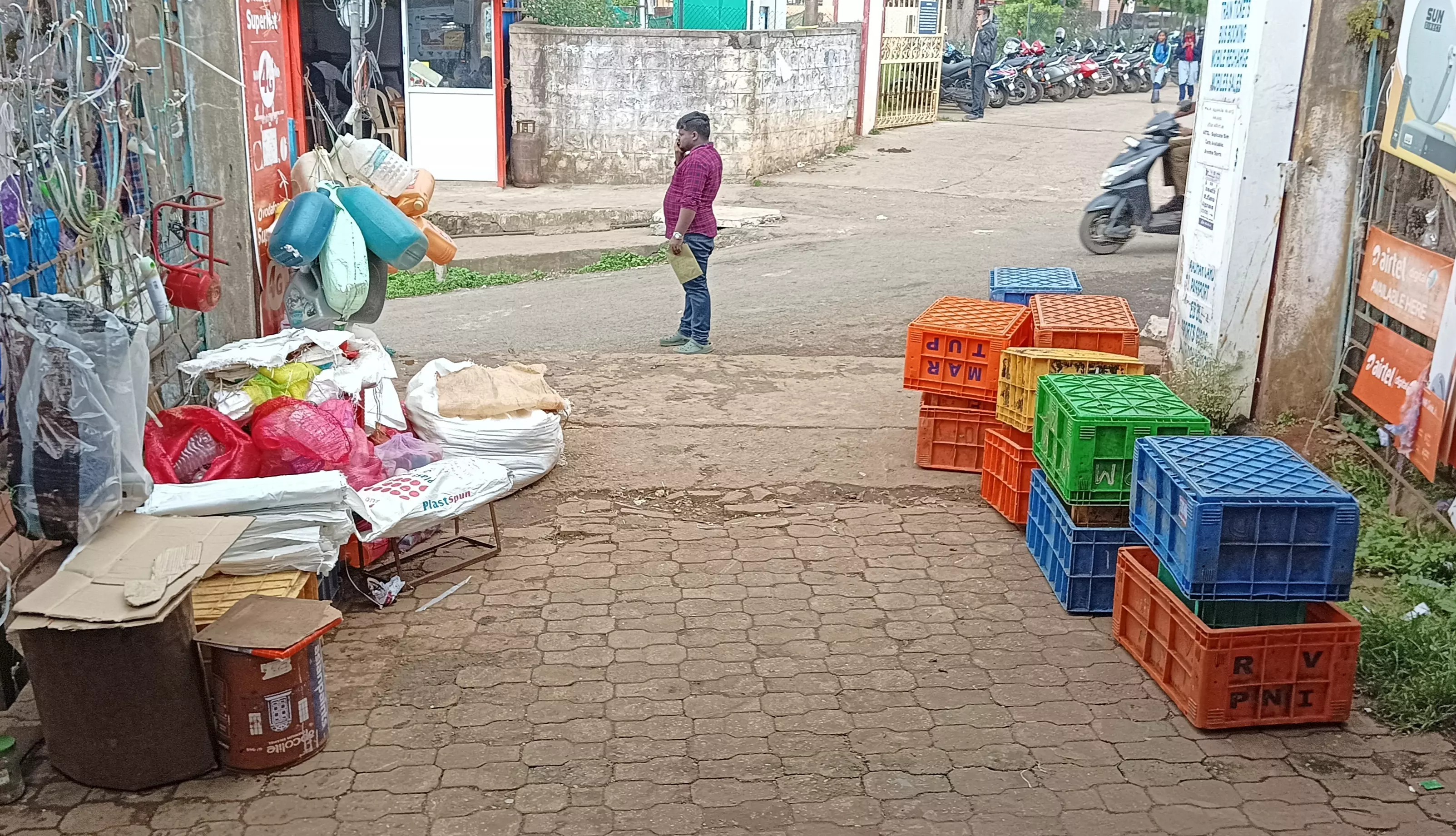 நடைபாதையில் ஆக்கிரமிப்பு