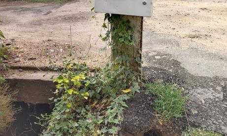 ஆபத்தான மின்கம்பம் ஆபத்தான மின்கம்பம்