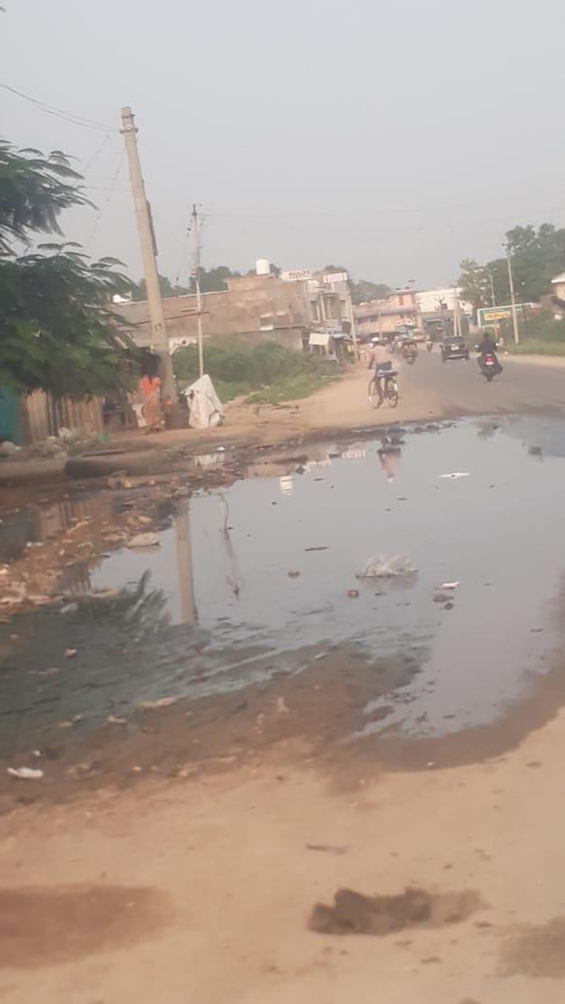 சாலையில் தேங்கும் கழிவுநீர்