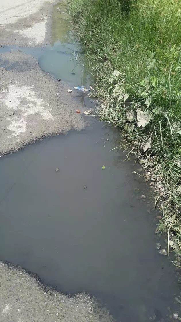 சாலையில் தேங்கும் கழிவுநீர் சாலையில் தேங்கும் கழிவுநீர்