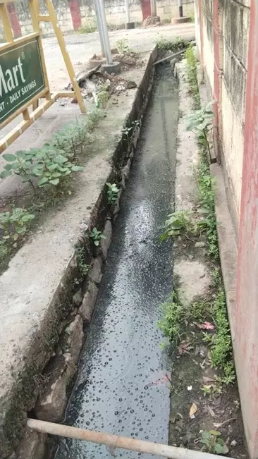 தேங்கி நிற்கும் கழிவுநீர் தேங்கி நிற்கும் கழிவுநீர்