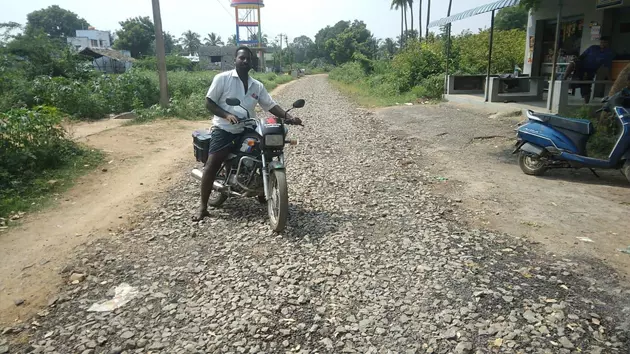 கிளறி விட்ட சாலை கிளறி விட்ட சாலை