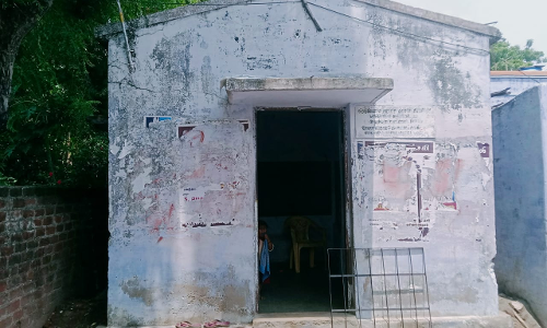 சேதமடைந்த அங்கன்வாடி மையம்