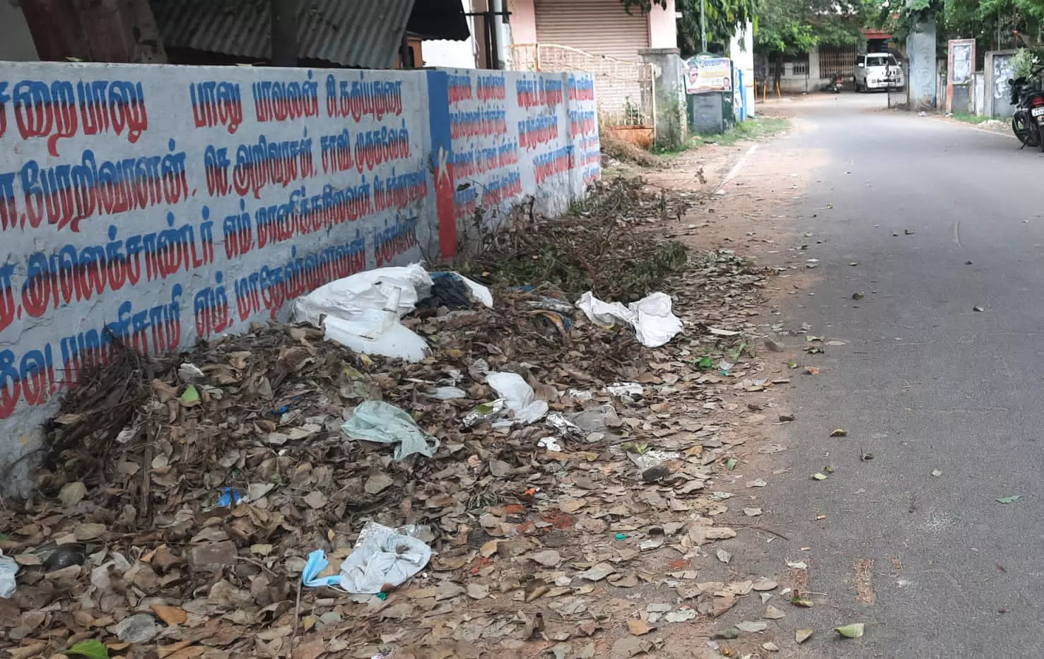 குவிந்துகிடக்கும் குப்பைகள் குவிந்துகிடக்கும் குப்பைகள்