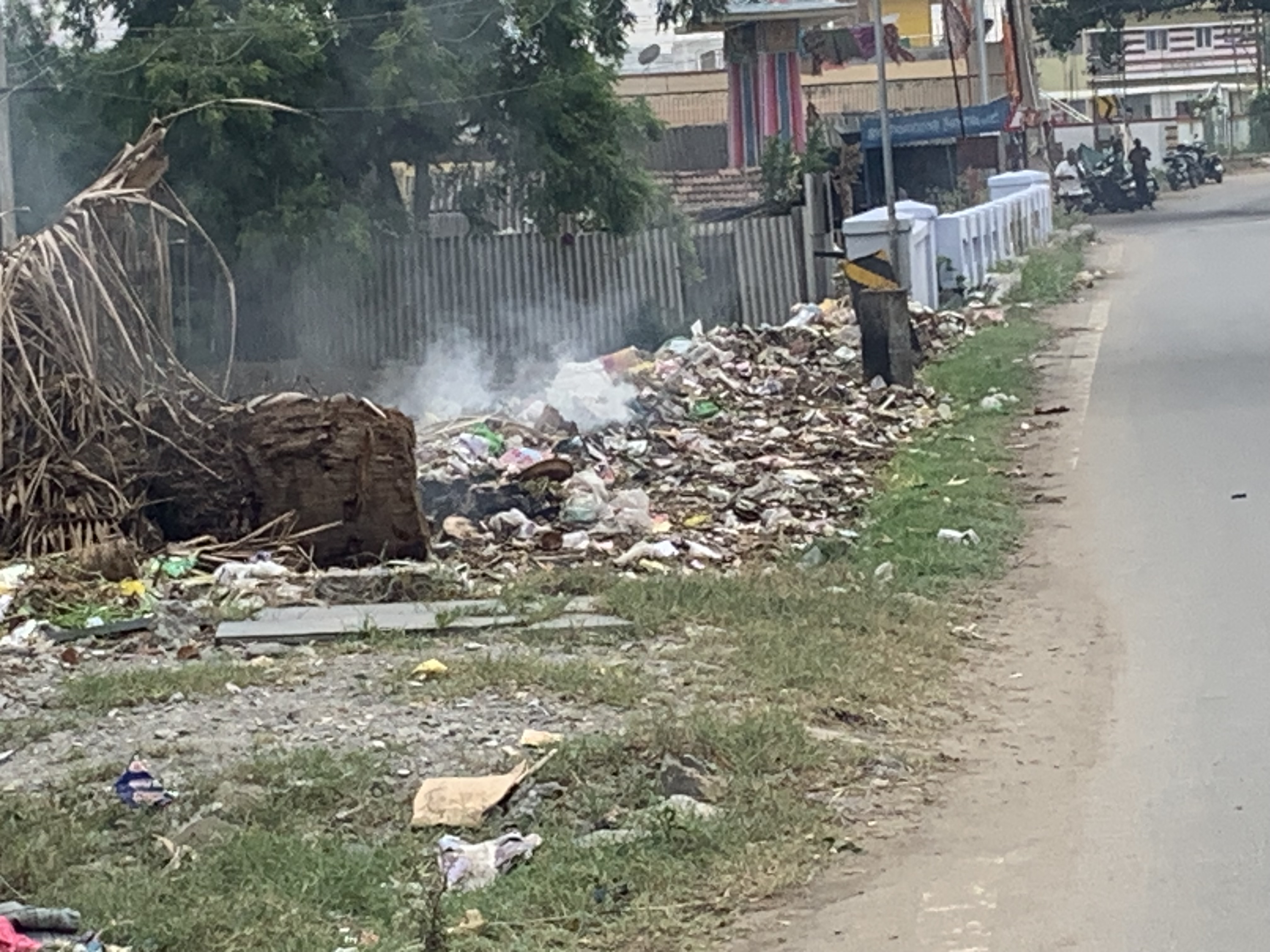 குப்பைக்கு தீ குப்பைக்கு தீ